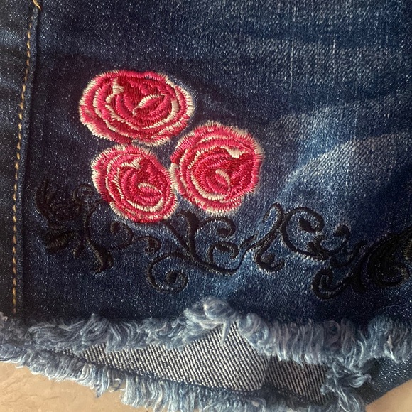 DKNY Rose Embroidered Stretch Jean Short - Picture 3 of 8